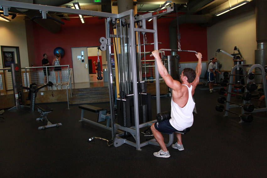 Lat Pulldown exercise demonstration, targeting the back