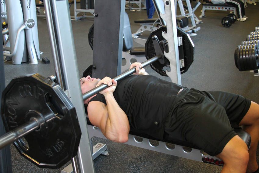 Smith Machine Close-Grip Bench Press exercise demonstration, targeting the triceps