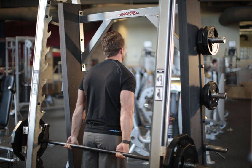 Smith Machine Shrug exercise demonstration, targeting the traps